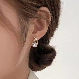 Crossed Wonders Earrings Gold Fashion Jewelry Bling Diamond S925